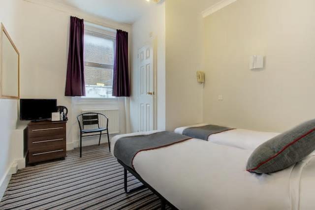 Standard Twin Room with Shared Bathroom